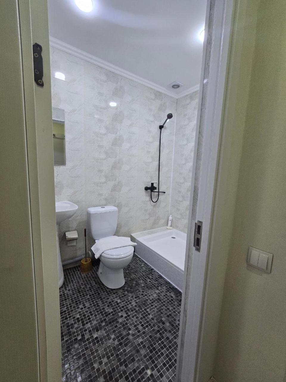 Guesto Hostel Tashkent Exterior foto